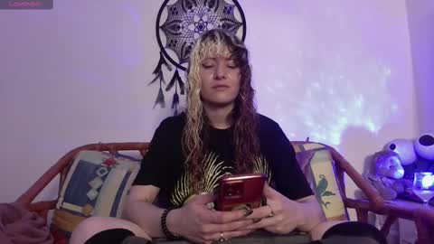 Snapshot of bandit_monkey chatting on February 10, 3:24 am V E R O N I C A online show from February 10, 3:24 am