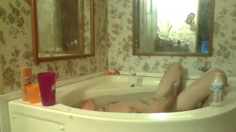 Snapshot of battlewolfxx chatting on December 7, 1:52 am battlewolfxx online show from December 7, 1:52 am