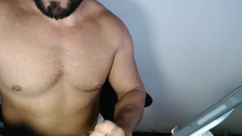 Snapshot of beard_top_guy chatting on February 23, 10:31 pm Beard Guy online show from February 23, 10:31 pm