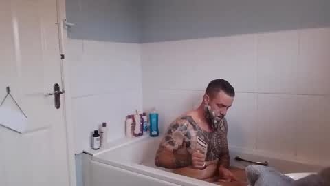 Snapshot of beardedtattedguy chatting on September 11, 3:35 pm beardedtattedguy online show from September 11, 3:35 pm
