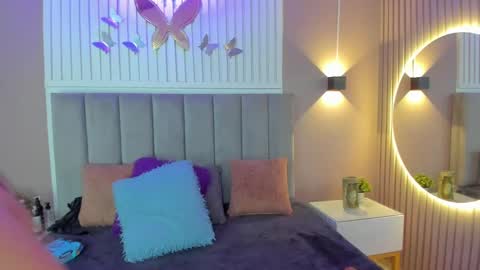 Snapshot of beauty_milf4 chatting on March 2, 4:32 pm Chantall online show from March 2, 4:32 pm