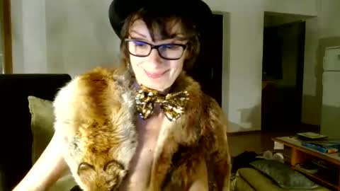 Raluca online show from December 18, 10:24 pm