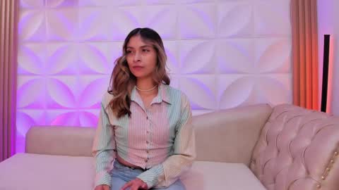 beccamilanni online show from March 7, 12:45 pm