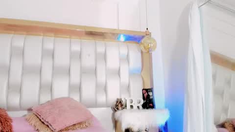 Snapshot of beckyrusso2 chatting on February 25, 12:38 pm B E C K Y online show from February 25, 12:38 pm