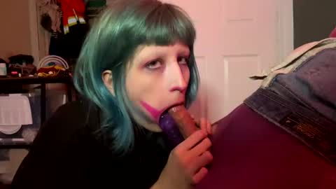 Snapshot of beckytheclown chatting on December 8, 10:19 am Beckytheclown online show from December 8, 10:19 am