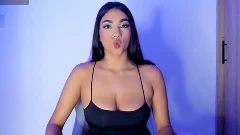 bella_ricci_ online show from February 27, 3:15 pm