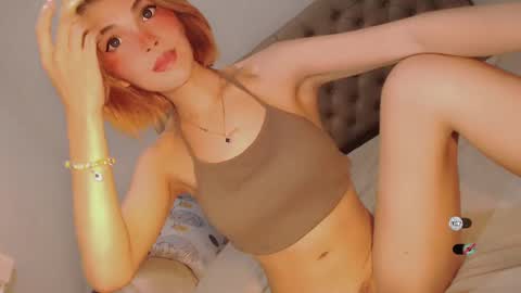 Snapshot of bella_tara chatting on February 1, 8:37 pm Bella online show from February 1, 8:37 pm