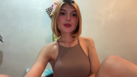 Snapshot of bella_tara chatting on March 12, 8:52 pm Bella online show from March 12, 8:52 pm