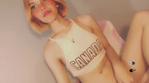Snapshot of bella_tara chatting on December 27, 2:33 pm Bella online show from December 27, 2:33 pm