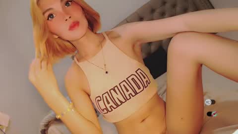 Snapshot of bella_tara chatting on February 3, 10:43 pm Bella online show from February 3, 10:43 pm
