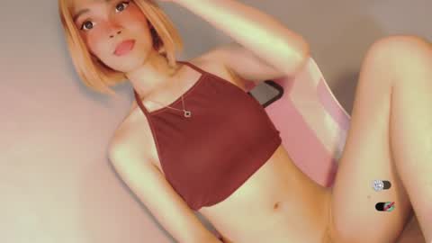 Snapshot of bella_tara chatting on December 16, 7:54 pm Bella online show from December 16, 7:54 pm
