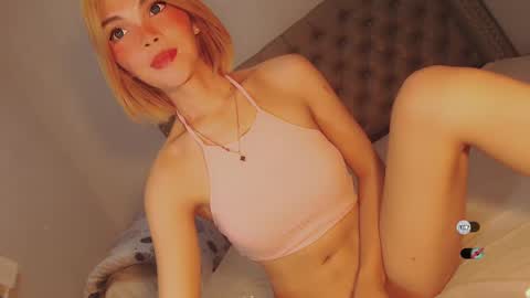 Snapshot of bella_tara chatting on February 2, 6:31 pm Bella online show from February 2, 6:31 pm