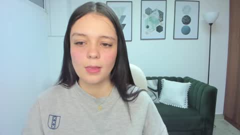 Snapshot of bellaa_hadid_ chatting on February 13, 11:28 am Bella Hadid online show from February 13, 11:28 am