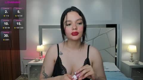 Snapshot of bellaa_hadid_ chatting on February 8, 11:33 am Bella Hadid online show from February 8, 11:33 am