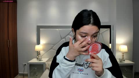 Snapshot of bellaa_hadid_ chatting on February 1, 11:21 am Bella Hadid online show from February 1, 11:21 am