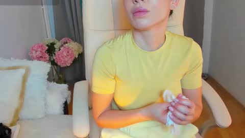 Snapshot of bellaanna25 chatting on February 25, 12:49 pm BellaAnna online show from February 25, 12:49 pm