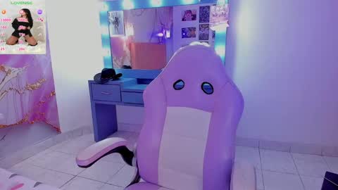 bellagreen_ online show from September 15, 8:43 pm
