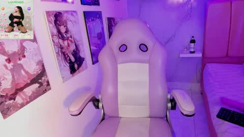 bellagreen_ online show from September 18, 8:57 pm