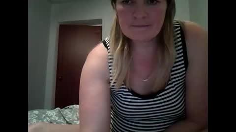 bellalove335 online show from December 24, 9:28 am