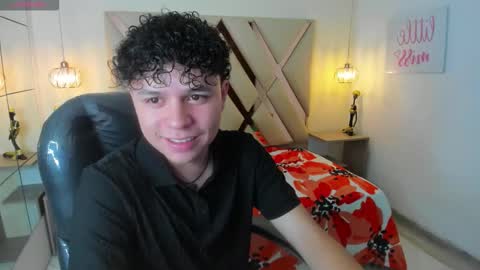 Snapshot of benjamintwink1 chatting on September 17, 8:23 pm BENJAMIN online show from September 17, 8:23 pm