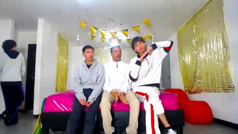 benz boys online show from March 6, 12:09 pm
