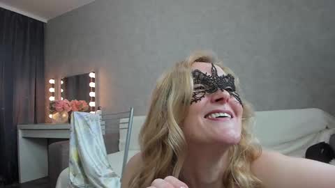 Snapshot of best__angelica chatting on December 15, 6:15 pm best__angelica online show from December 15, 6:15 pm
