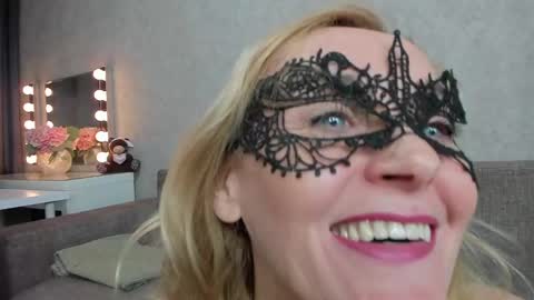 Snapshot of best__angelica chatting on February 10, 3:53 pm best__angelica online show from February 10, 3:53 pm