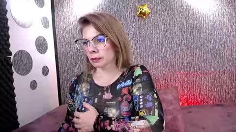 Snapshot of betsy_anub chatting on March 11, 1:37 am LINDA online show from March 11, 1:37 am