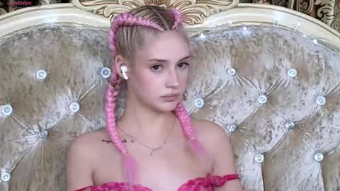 Snapshot of betty_blame chatting on February 18, 4:03 pm Betty and Oscar online show from February 18, 4:03 pm