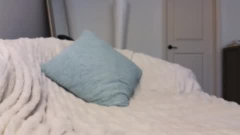 Snapshot of bi_sexualmilf chatting on January 13, 2:53 pm Bi sexualmilf Fansly online show from January 13, 2:53 pm