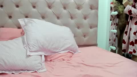 bibi rose online show from December 3, 8:22 am