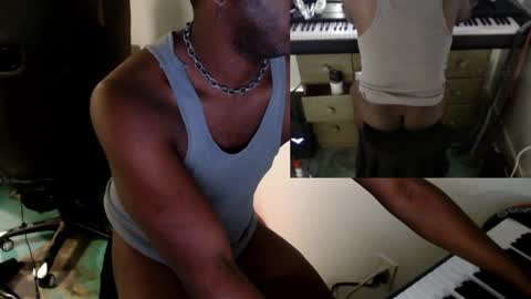 Snapshot of bicepsandfrot chatting on March 2, 8:59 am BicepsandFrot online show from March 2, 8:59 am