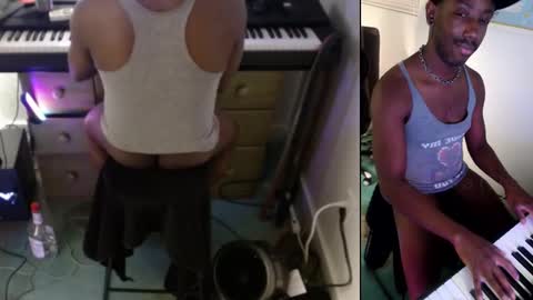 Snapshot of bicepsandfrot chatting on February 26, 11:00 am BicepsandFrot online show from February 26, 11:00 am