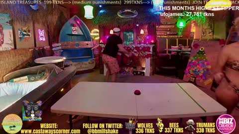 Snapshot of bigbananamilfshake chatting on December 3, 6:43 am Mya and Angelo online show from December 3, 6:43 am