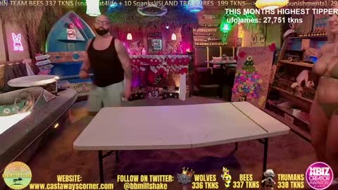 Snapshot of bigbananamilfshake chatting on December 7, 7:21 am Mya and Angelo online show from December 7, 7:21 am