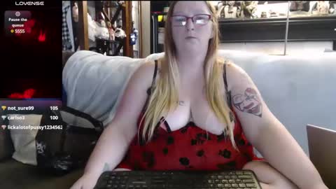Snapshot of bigtitsgirl9991 chatting on December 30, 7:04 am Kim online show from December 30, 7:04 am