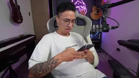 Snapshot of bigxboy96 chatting on February 18, 7:10 am bigxboy96 online show from February 18, 7:10 am