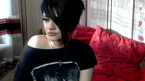 black_hot_01 online show from January 5, 8:00 am