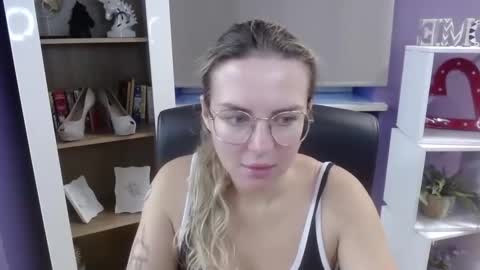 Snapshot of blackrosezoey chatting on September 10, 4:24 am Z O E Y online show from September 10, 4:24 am
