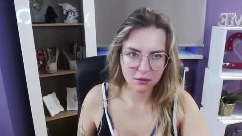 Snapshot of blackrosezoey chatting on September 18, 4:49 am Z O E Y online show from September 18, 4:49 am