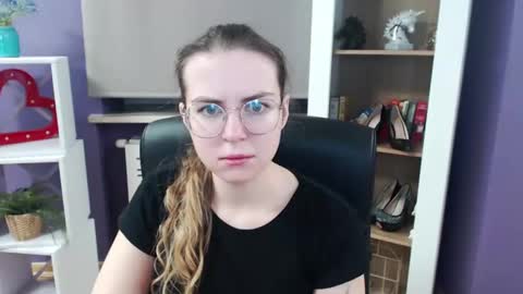 Snapshot of blackrosezoey chatting on February 26, 5:35 am Z O E Y online show from February 26, 5:35 am