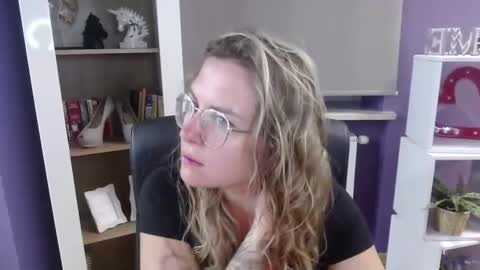 Snapshot of blackrosezoey chatting on September 22, 4:27 am Z O E Y online show from September 22, 4:27 am