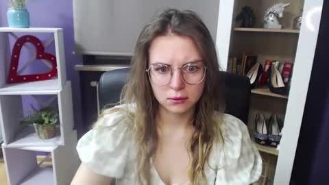 Snapshot of blackrosezoey chatting on February 18, 5:31 am Z O E Y online show from February 18, 5:31 am