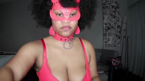 Snapshot of blacksirenqueen chatting on January 1, 5:01 am Queen Siren online show from January 1, 5:01 am
