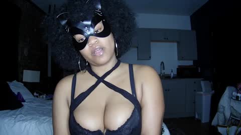 Snapshot of blacksirenqueen chatting on January 13, 1:45 am Queen Siren online show from January 13, 1:45 am