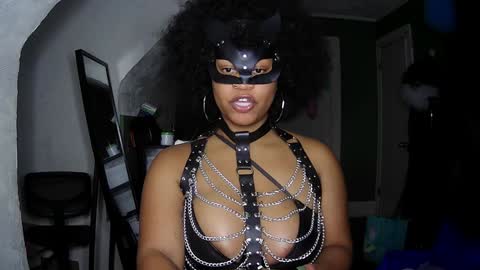Snapshot of blacksirenqueen chatting on December 16, 1:42 am Queen Siren online show from December 16, 1:42 am
