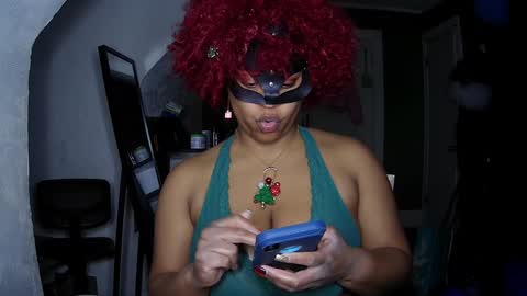 Snapshot of blacksirenqueen chatting on December 14, 12:11 am Queen Siren online show from December 14, 12:11 am