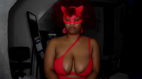 Snapshot of blacksirenqueen chatting on December 5, 9:55 am Queen Siren online show from December 5, 9:55 am