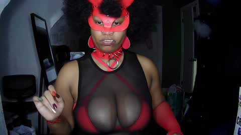 Snapshot of blacksirenqueen chatting on December 10, 4:45 am Queen Siren online show from December 10, 4:45 am