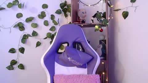   online show from February 6, 11:53 am